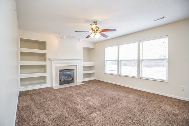 Photo - 4565 Hawthorn Dr