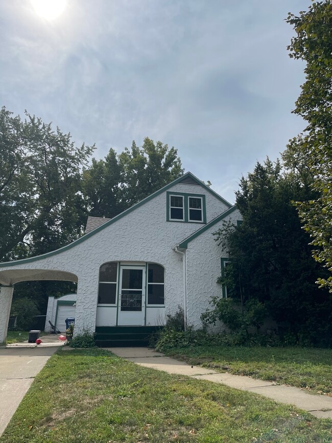 Building Photo - 1707 W 18th St