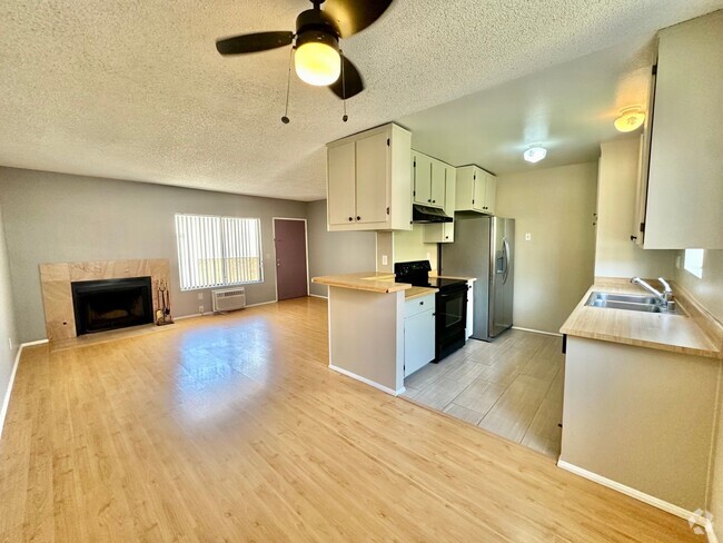 Building Photo - Spacious 2 Bedroom Condo with Garage in No...