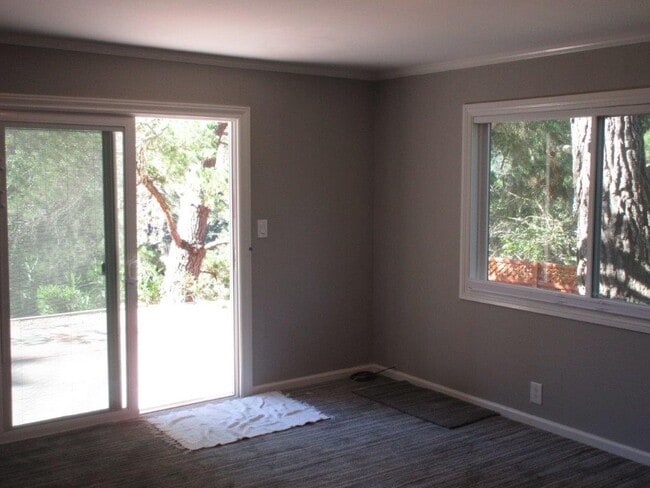 Slider to Patio - 52 Hardie Dr