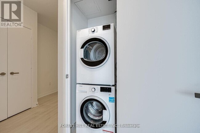 Photo - 3900 Confederation Pkwy Unité 1201