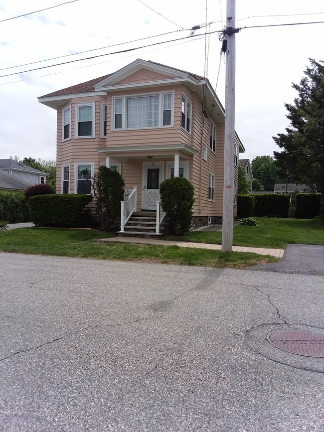 Bottom floor unit 10 - 10 Beacon Hill Blvd Apartment Unit 10 Beacon Hill Blvd.