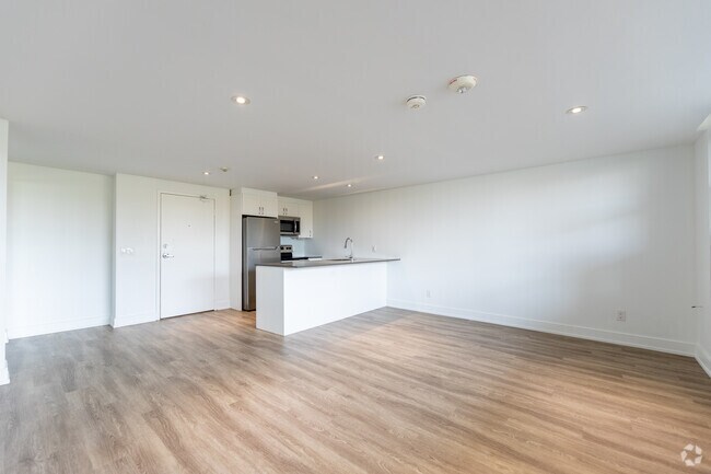 2 chambres, 1 salle de bain - Salon - 2737 Kipling Avenue