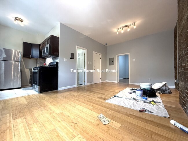 Photo - 147 Meridian St Unit 1