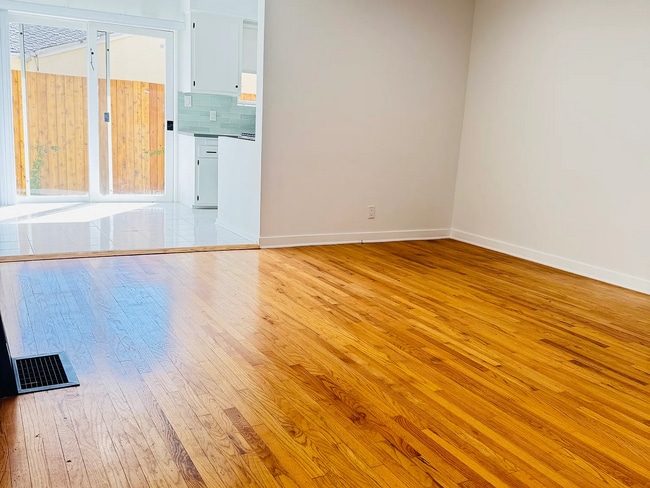Photo - 14333 Albers St Unit 2