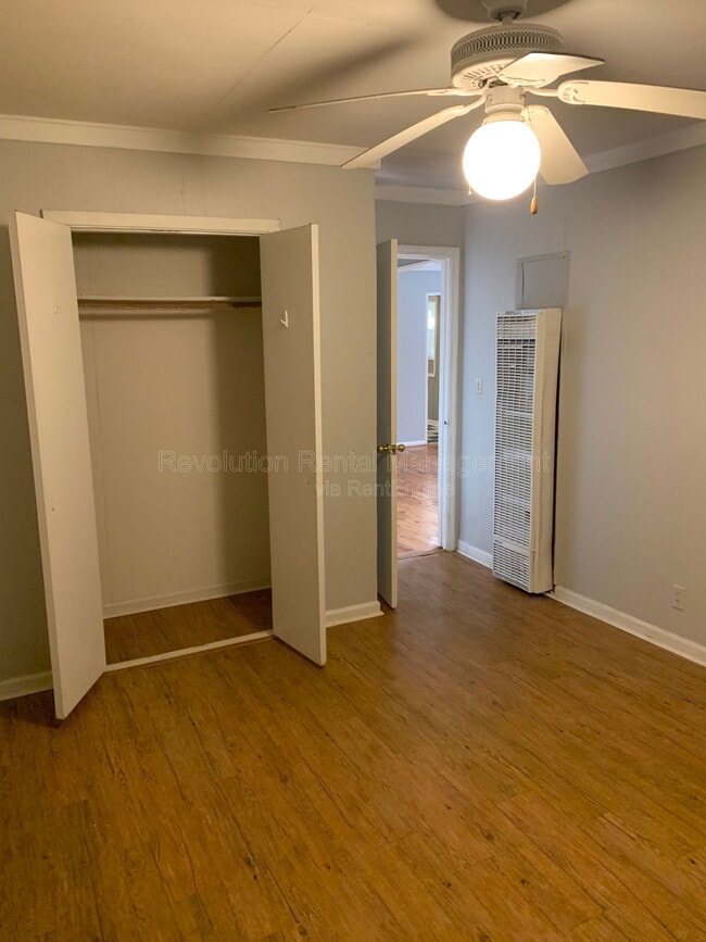 Photo - 138 Tye St SE