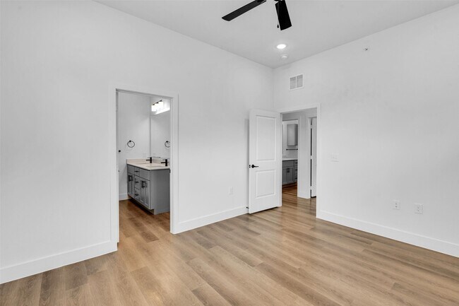 Photo - 1325B Goalie Dr