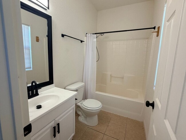 Photo - Spacious 3-Bedroom Home With RV Parking MOVE IN SPECIAL!