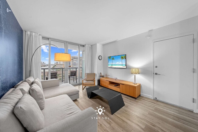 Building Photo - 2602 E Hallandale Beach Blvd