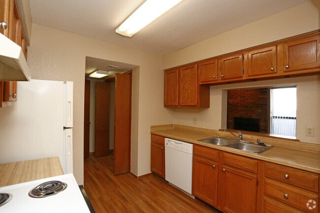 2BR, 2.5BA Townhouse - 1220SF - Kitchen - Spring Hollow Condos OK City