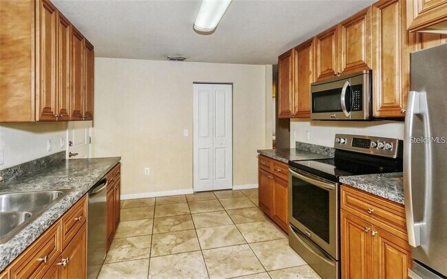 Photo - 1057 32nd St