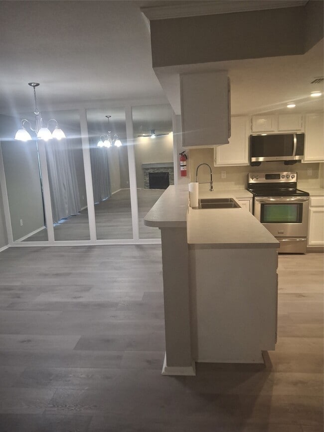 Building Photo - 14911 Wunderlich Dr Unit 901