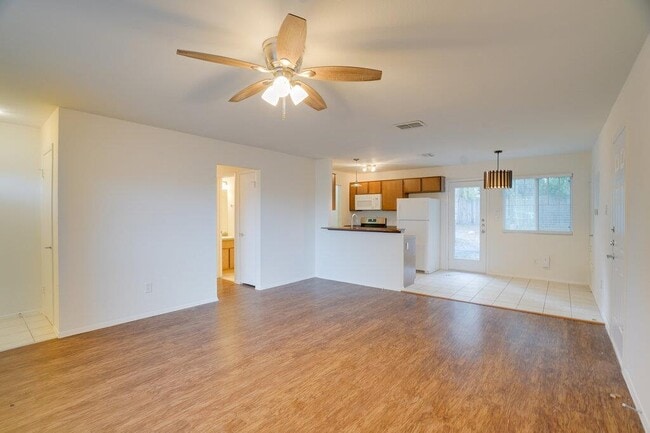 Photo - 7100 Barnsdale Way