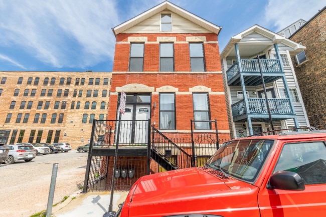 Building Photo - 914 W 19th St