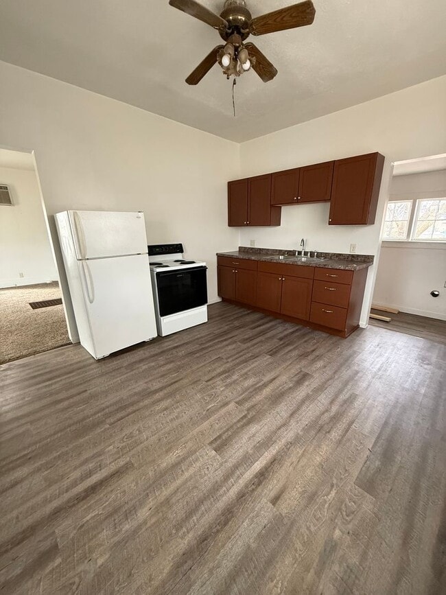 Photo - 1 Bedroom, 1 Bathroom House with Detached Garage