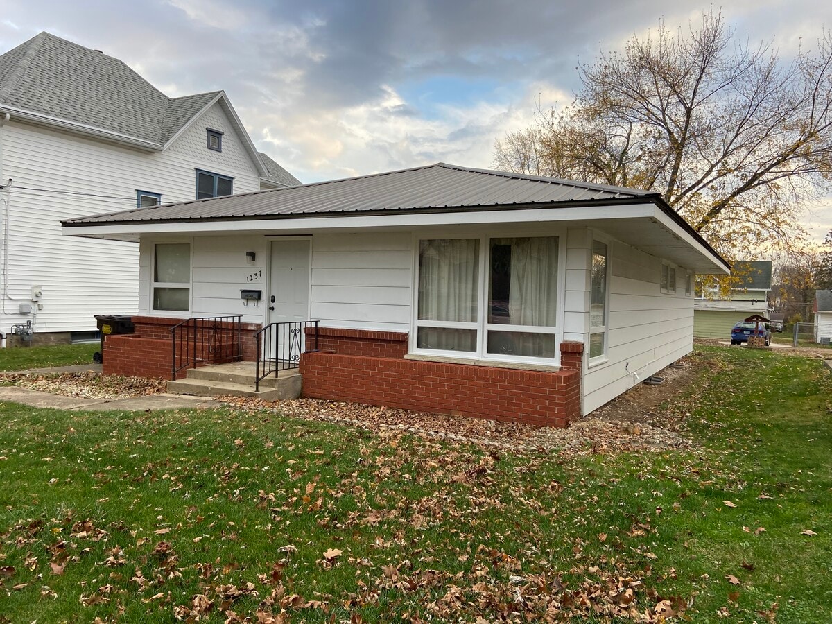 Photo - 1237 W Pleasant St