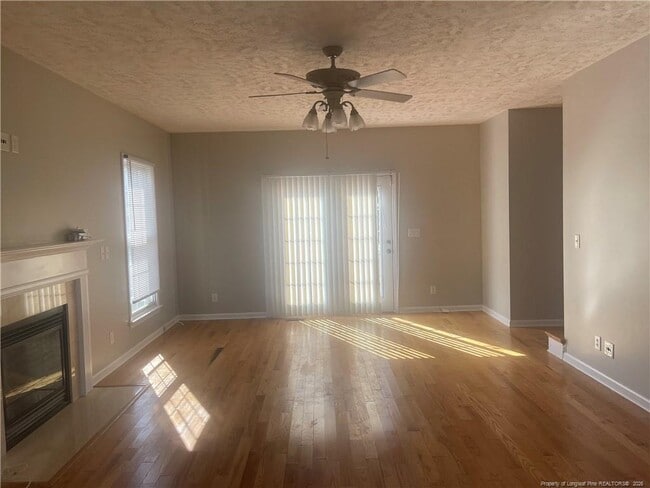 Photo - 425 Dunblane Way