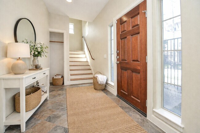 Photo - 222 Knox St