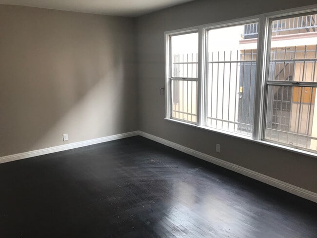 Photo - 1241 W 102nd St