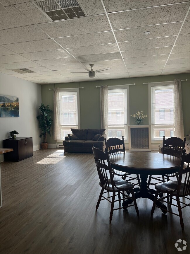 Building Photo - 623 Main St Unit #3 Rental