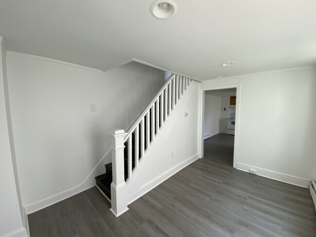 Photo - 572 S Main St