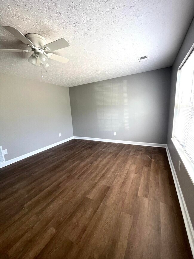 3705 Trent Cir