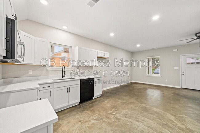 Photo - 2895 Yale Ave