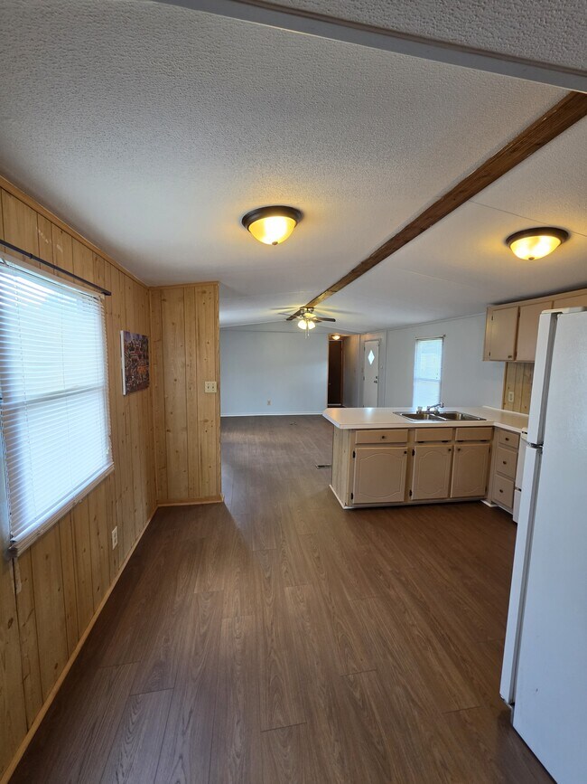 Photo - 105 Colonial Ct