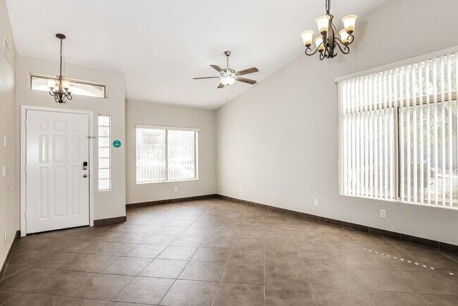 Photo - 2505 W Red Fox Rd