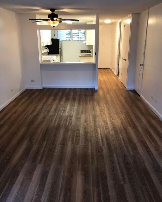 Photo - 2 bedroom. Ala Moana. Private Balcony Unit 108