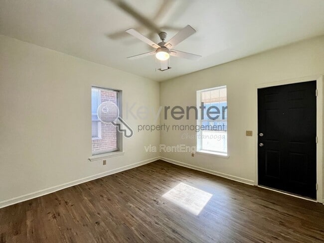 Photo - 77 E 17th St