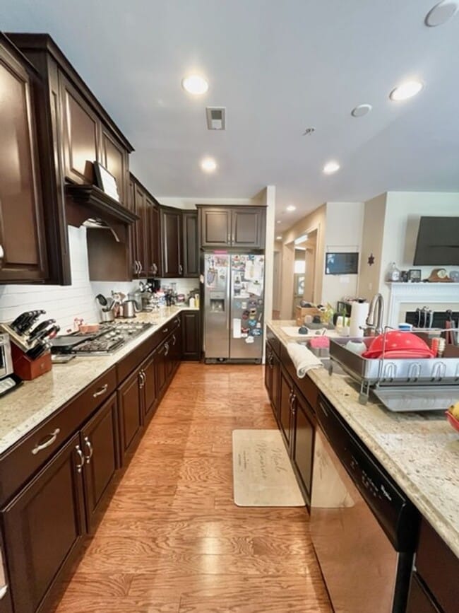 Photo - Very spacious and bright!