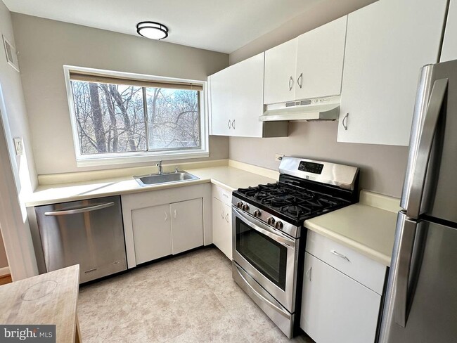 Photo - 10670 Weymouth St Unit 202