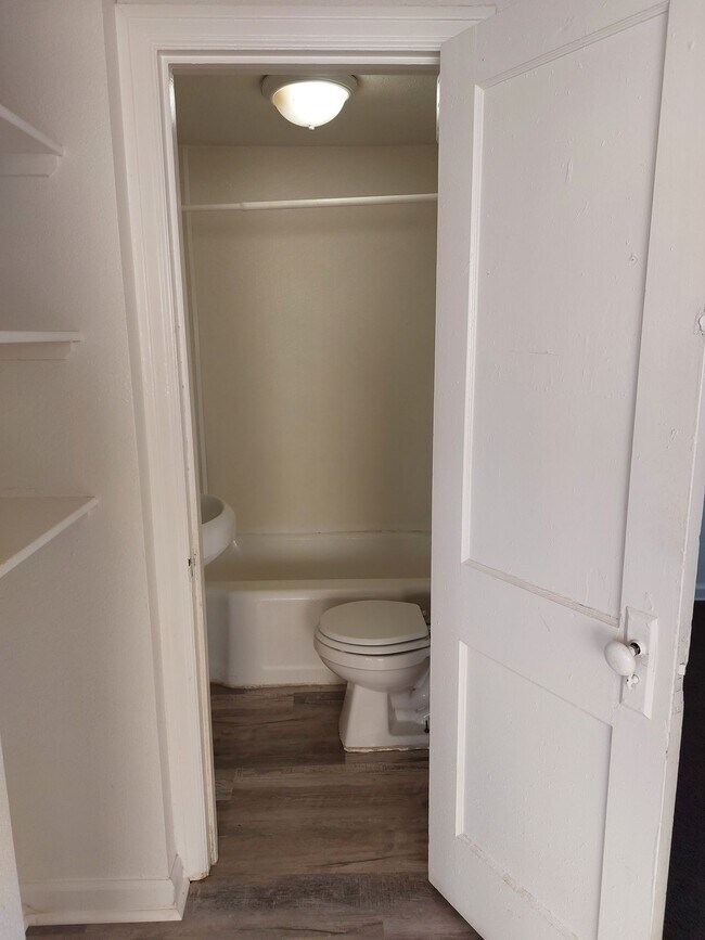 Photo - (820 23rd Street)