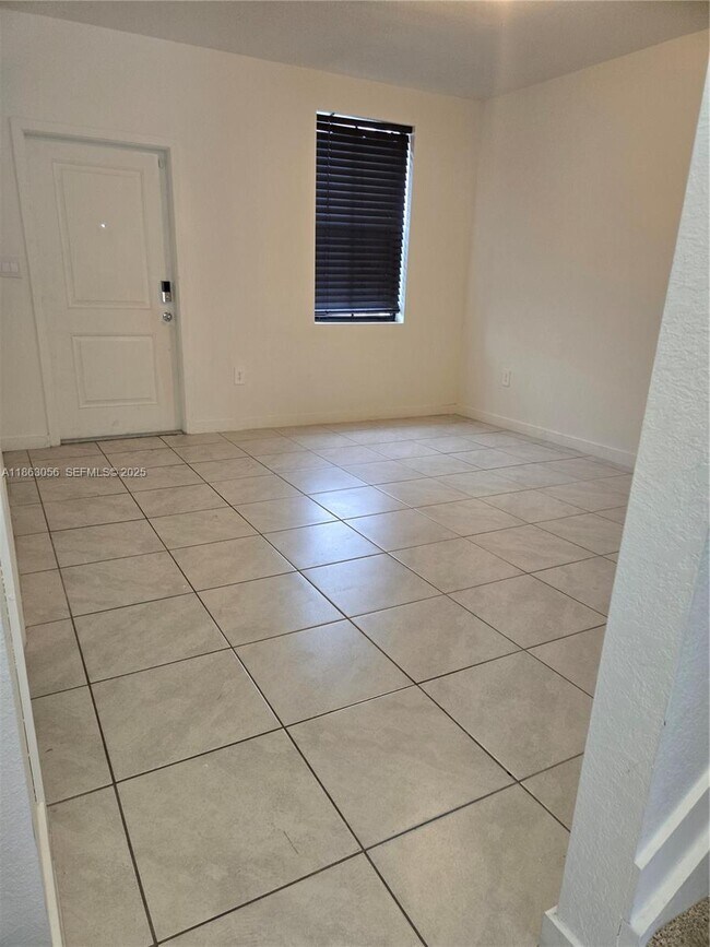 Photo - 490 NE 12th St