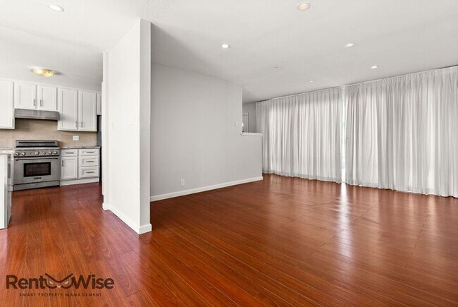 Photo - 1120 Oakwood Dr