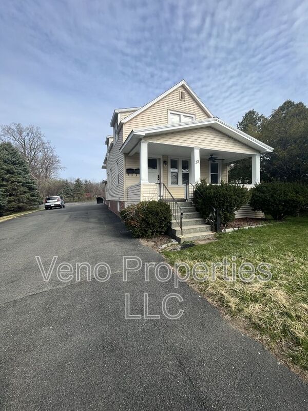 Building Photo - 32 Russell Rd