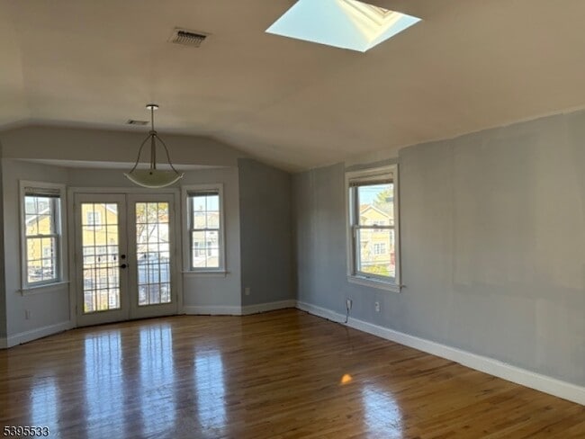 Photo - 728 Linden Ave