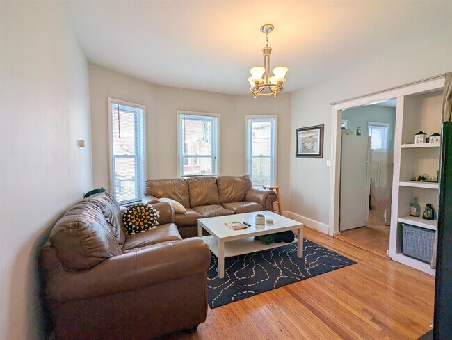Building Photo - 383 Highland Ave Unit 2