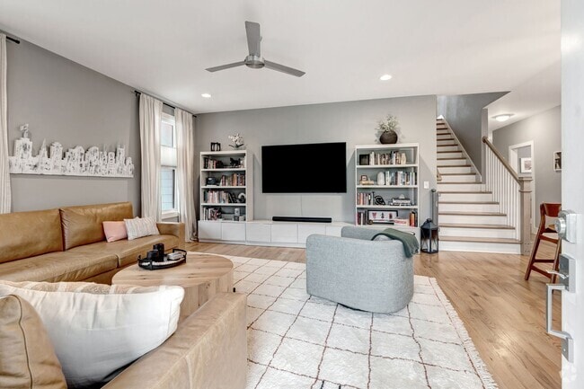 Building Photo - 2038 Straightway Ave Rental