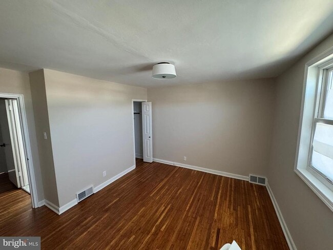 Building Photo - 6738 Grovers Ave Rental