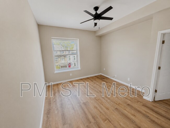 3672 Russell Blvd Unit 3E