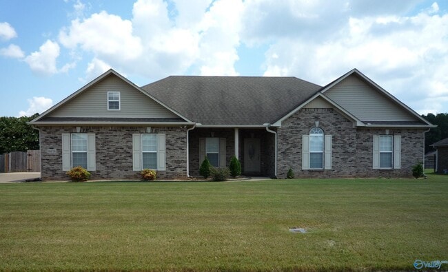Building Photo - 16656 Bellewood Dr Rental