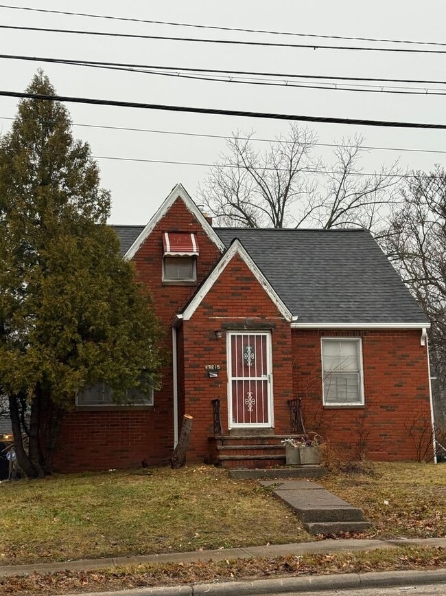 Building Photo - Lee/Harvard 4 bedroom Single