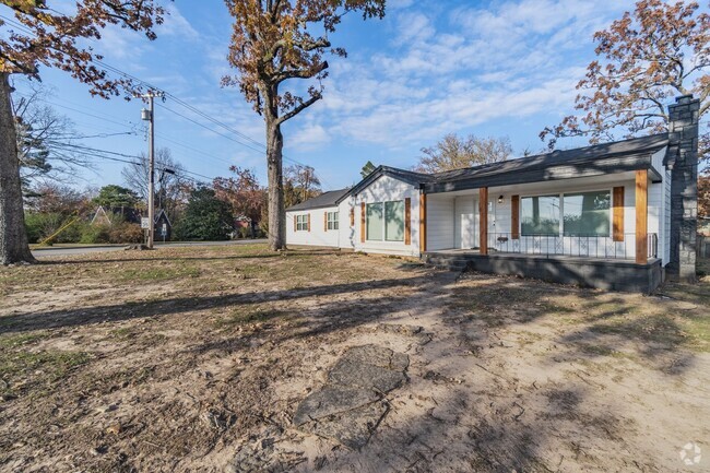 Building Photo - Beautiful Newly Remodeled 3 Bed / 2 Bath H... Rental