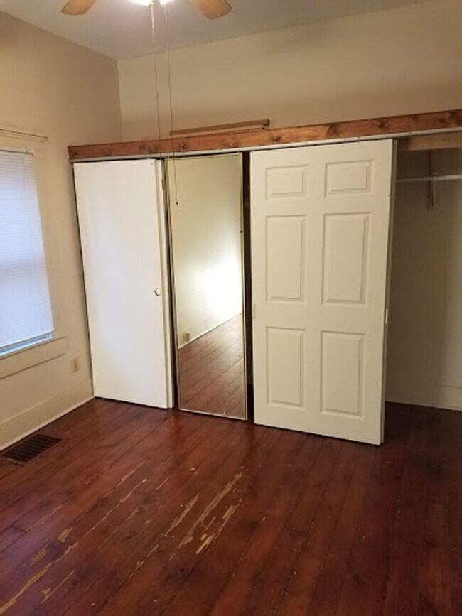 Photo - 2 Bed1 Bath Fenced in Backyard and Garage