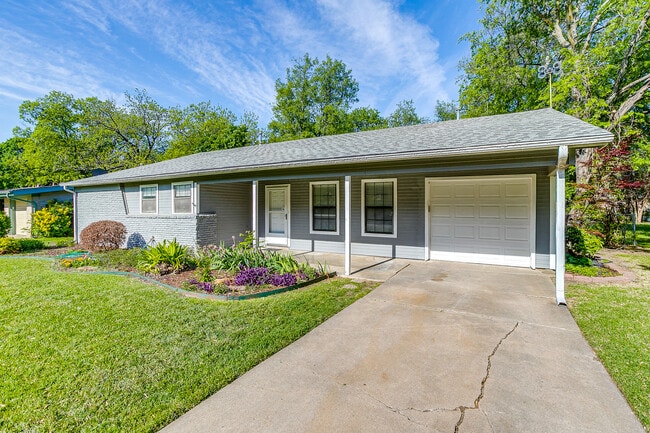 Photo - 1104 Sproles Dr