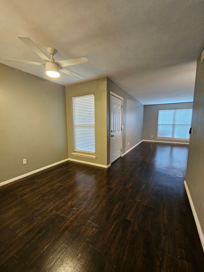 Photo - (2) Bed/(2) Bath with View of OU Golf Course in Cardinal Creek AVAIL NOW!