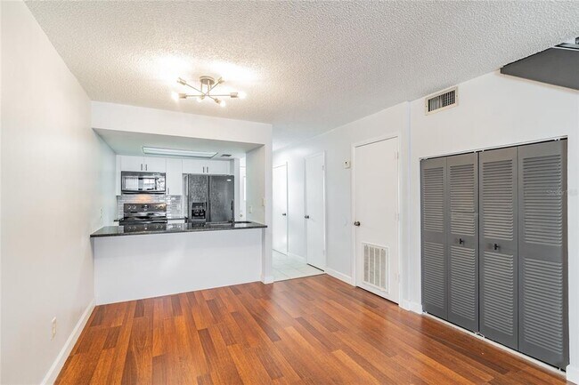 4907 W McElroy Ave Unit H209