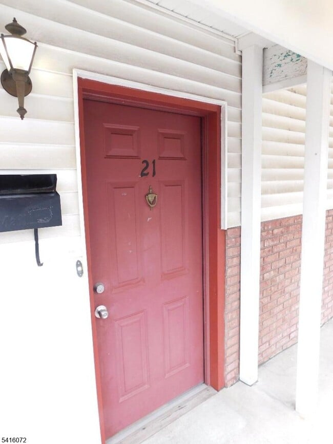 Photo - 21 W 14th St